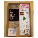 Ladies costume jewelry: Earrings - Brooches &