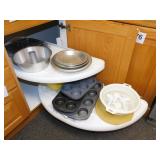 Aluminum bakeware & kitchen items: Muffin pans -