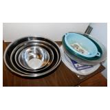 4 stainless nesting mixing bowls - New pkgs. of