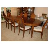 1977 Drexel dining table w/ 8 chairs & 2 leaves,