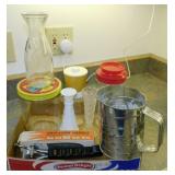 Anchor Hocking grip lock handle - Flour sifter -
