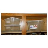 3 plastic food storage containers w/ lids: