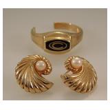 14K yellow gold: Swirling seashell pierced