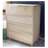 Mid Century Kroehler 4 drawer chest on tapered