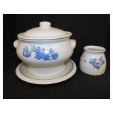 Pfaltzgraff Yorktowne blue stoneware soup tureen