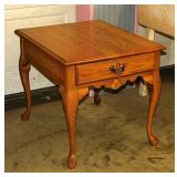 Oak side table w/ 1 drawer and Queen Anne legs