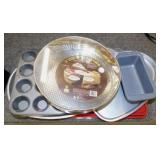 Bakeware: New 10" Springform pan - Mini muffin &