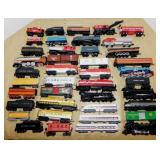 41 Lionel Hallmark railroad train cars