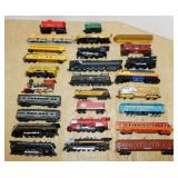 27 Lionel Hallmark railroad train cars