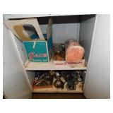 Contents of garage workshop: Garden gloves - Spot