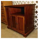 Storage cabinet, 32" x 20" x 31"