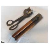 Antique tools: Dr. Miller pig snouter - Cattle