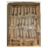 35 antique Bit & Barrel skeleton keys
