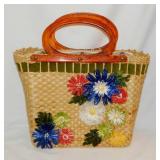 Purses: Woven straw handbag w/ lucite handle -