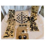 Buttons: Plastic - Decorative metal - Glass