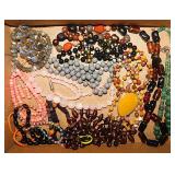 Glass & plastic costume jewelry: Necklaces -