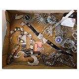 Costume jewelry: Necklaces - Earrings - Brooches