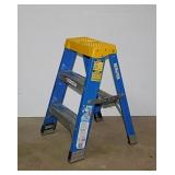 Cosco fiberglass step ladder, 225 lb. weight cap.