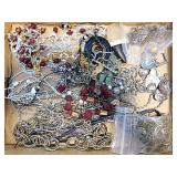 Vintage metal costume jewelry: Charm Bracelet -