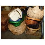 11 Wicker baskets: Picnic basket w/ blue