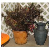 Peck basket full of peacock feathers - Fasyl