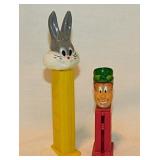 2 PEZ candy dispensers: Bugs Bunny - Lucky the