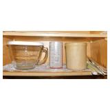 Pampered Chef: Glass 8 cup batter bowl w/ lid -