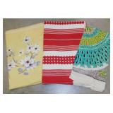 9 vintage tablecloths of various sizes