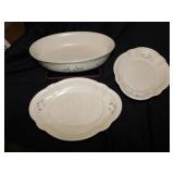 Vintage Pfaltzgraff Heirloom: 9.5" Oval baker 241
