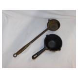 Vintage Lodge cast iron melting pot w/ handle -