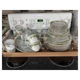 8 Person Christmas Holiday Dinnerware Set: Dinner