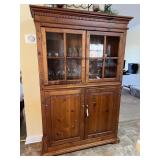 Beautiful Country Pine Solid Wood Hutch,