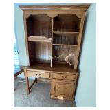 Beautiful Oak Desk with Hutch, Measures: 49'W x