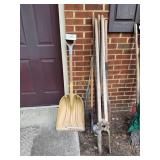 Snow/gavel shovel, 2 square shovels, posthole