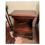 Mahogany Night stand, Measures: 21ï¿½W x 16ï¿½D x