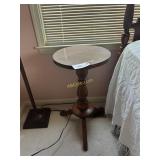 Southern pine plant stand/side table, Measures: