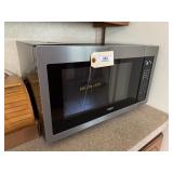 Whirlpool black/ stainless 1200W microwave oven