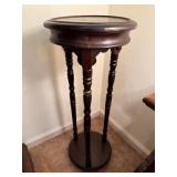 Mahogany round accent table, Measures: 12ï¿½W x
