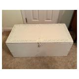 Vintage white storage trunk, Measures: 32ï¿½W x