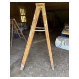 5' wooden ladder, 6' wooden ladder