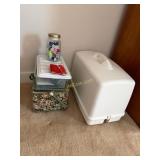 White Singer Sewing Machine with Matching Carry