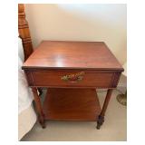 Heritage Henredon Side Table, Measures: 22 x 18 x