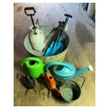 Plastic HD Garden Sprayer, 2 Small Hand Shovels,
