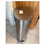 Metal Oval Foot Open Trash Can Simple-human 456/