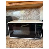 White 1100 Watt Microwave Oven, 2- Plastic Food