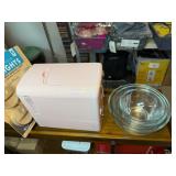 3- Clear Glass Nesting Mixing Bowls, Frigidaire