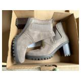 UGG w Brayrell Size 9.5, UGG Hazel Chelsea
