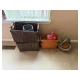 10 Baskets of Various Sizes and Styles, 2 Gold