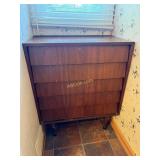 Mid Century Modern 5 Drawer Chest, Measures: 34 x