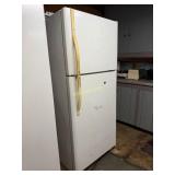 Kenmore Refrigerator/ Freezer, Needs Cleaning